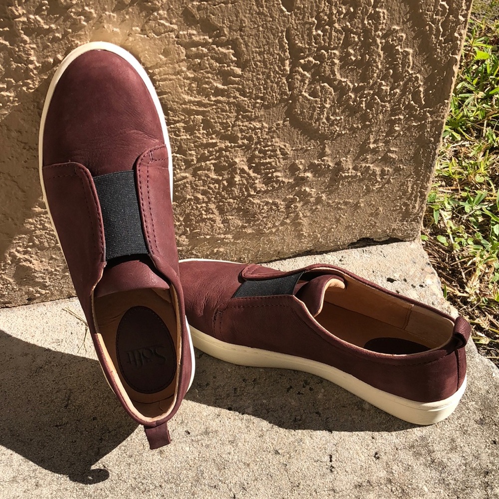 Maroon Sofft shoes, like new. 8 1/2 M.
